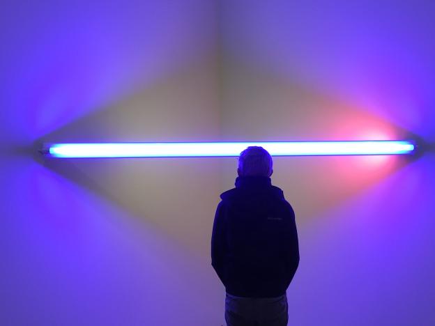 Can you dim the light of fluorescent tubes?